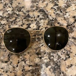 Traditional round Ray-Ban sunglasses